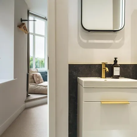 Aspen Suite, The Old Bank House Ambleside